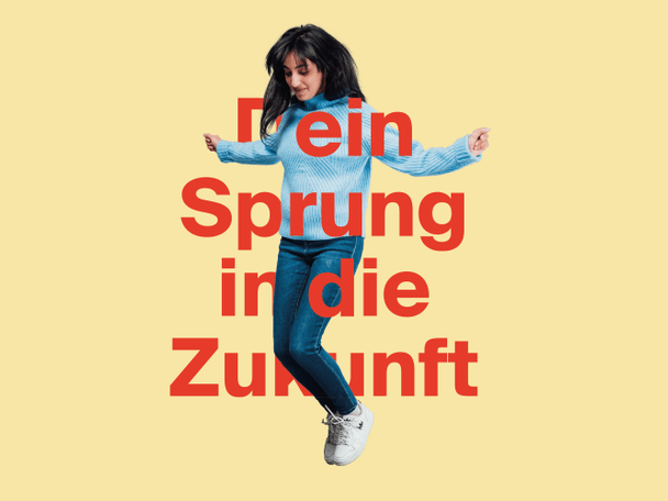 Eine Frau springt in die Luft. 