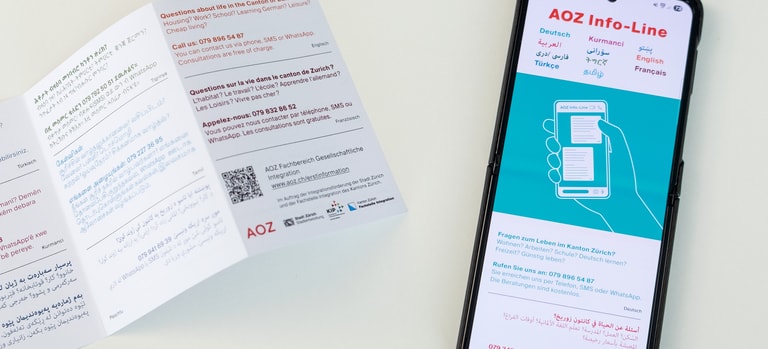 Falzflyer und Mobile mit Infos zur AOZ Info-Line