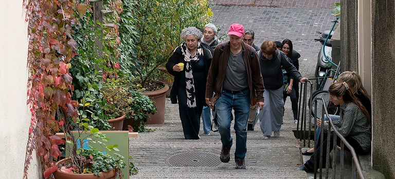 Freiwilliger bei einer Stadttour